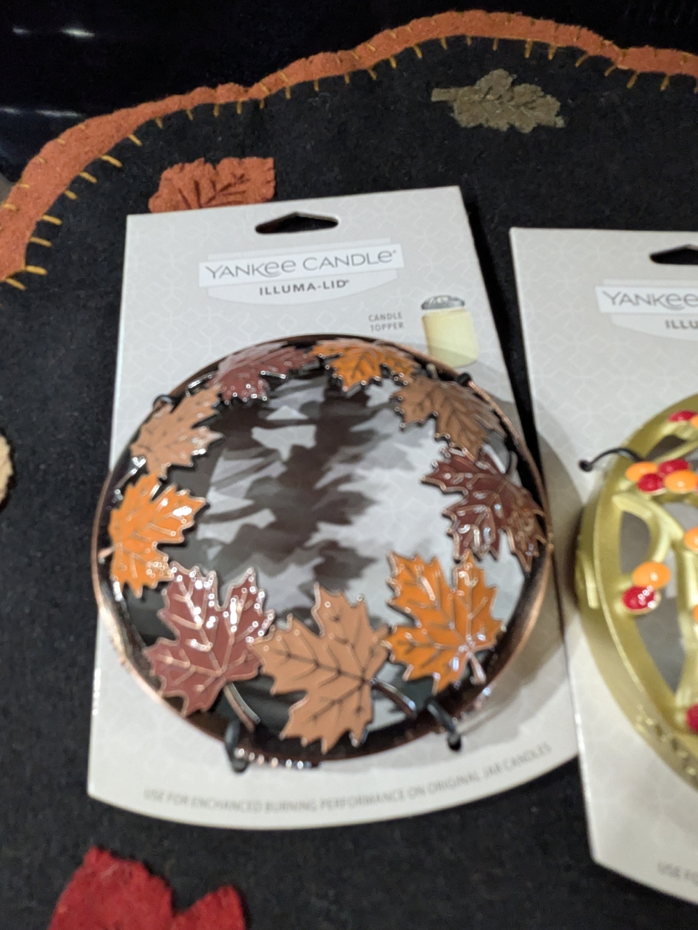 Yankee Candle Autumn Leaf Illuma-Lid in Orange and Brown